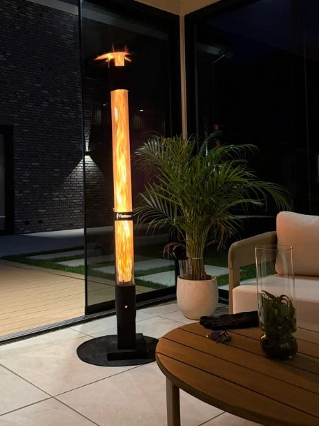 Je merkt direct het verschil in sfeer in de overkapping.